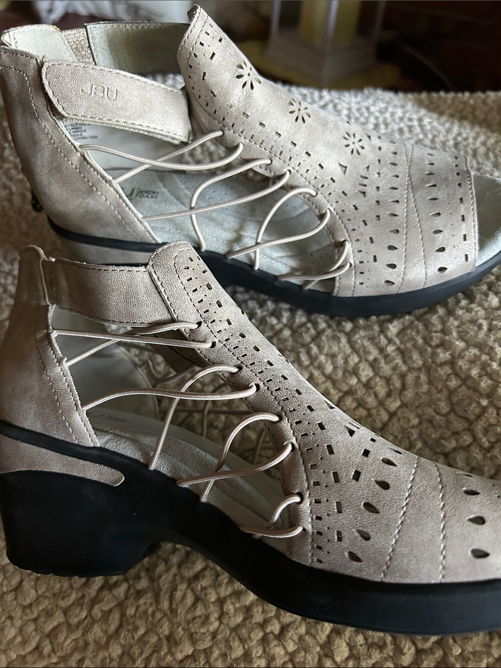 New JBU Cream/Beige Memory Foam Perforated Leather Heel-Sandal SZ 9